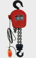 五金加工廠(chǎng)使用環(huán)鏈電動(dòng)葫蘆起吊搬運(yùn)原材料
